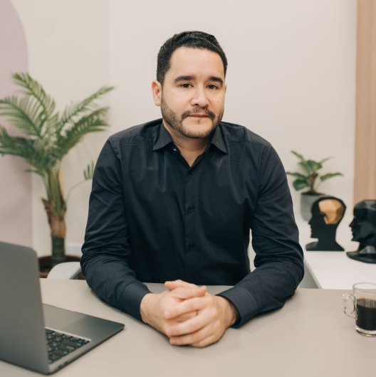 Dr. Moises De Luna Nascimento