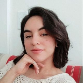 Dra. Lara Souza Freitas