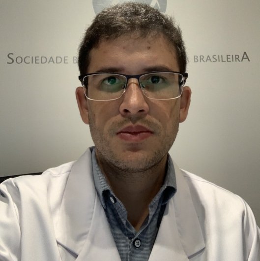 Dr. Iuri Resedá