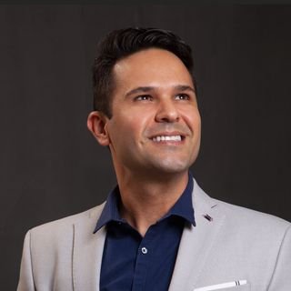 Dr. Matheus Jardelino