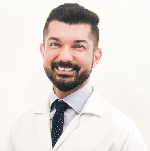 Dr. Nilton César