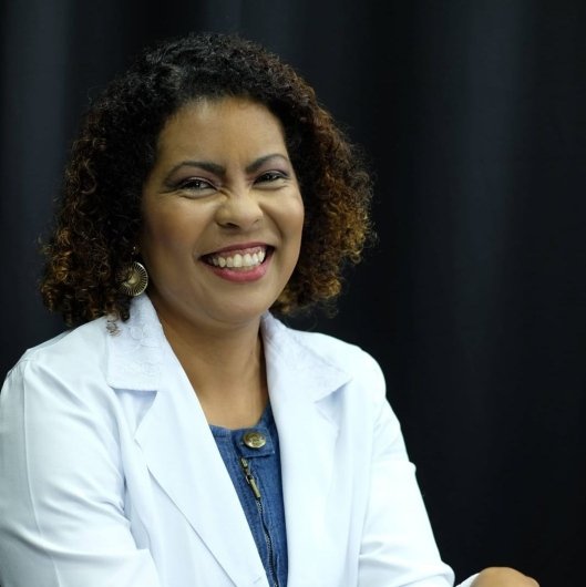 Dra. Anna Luiza Mandira de Almeida