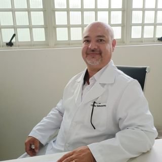 Dr. Cláudio Lemos Simosono