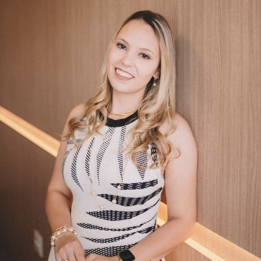 Dra. Amanda Velozo Rodrigues Luz