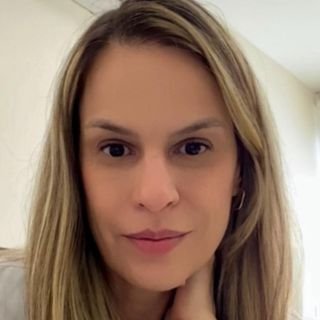 Dra. VANESSA MENA BADO