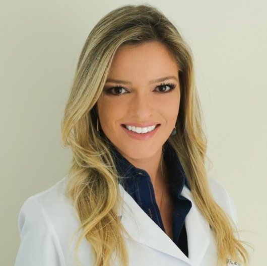 Dra. Fernanda Carolina Exterhotter Branco