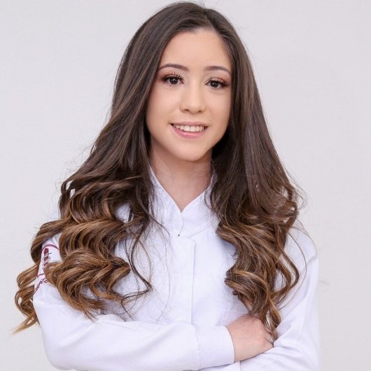 Dra. Jhulie Kelle Carvalho