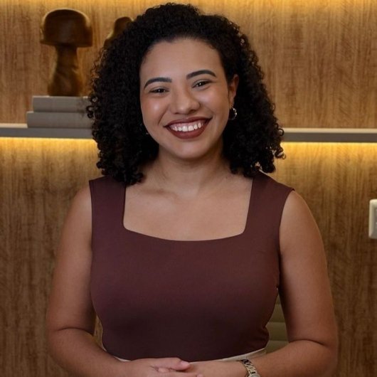 Dra. Cintia Lima Visgueira