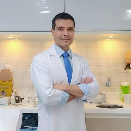 Dr. Carlos Umberto Reis