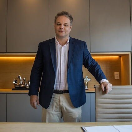 Dr. Carlos Henrique Oliva