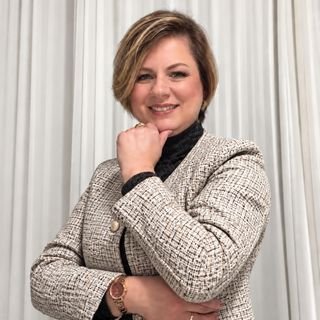 Dra. Denise Semchechen Hnatiuk