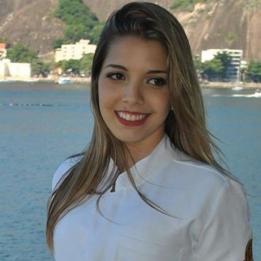 Dra. Thais Clerici