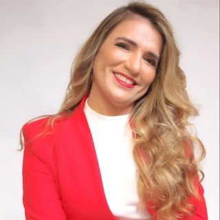 Dra. Queilla Cristina Farias Goncalves