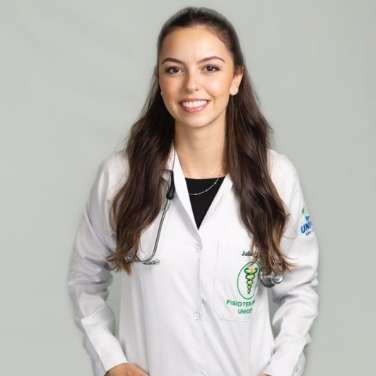 Dra. Júlia Boneli Fadel