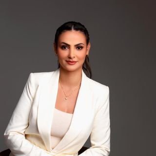 Dra. Eveline Barros