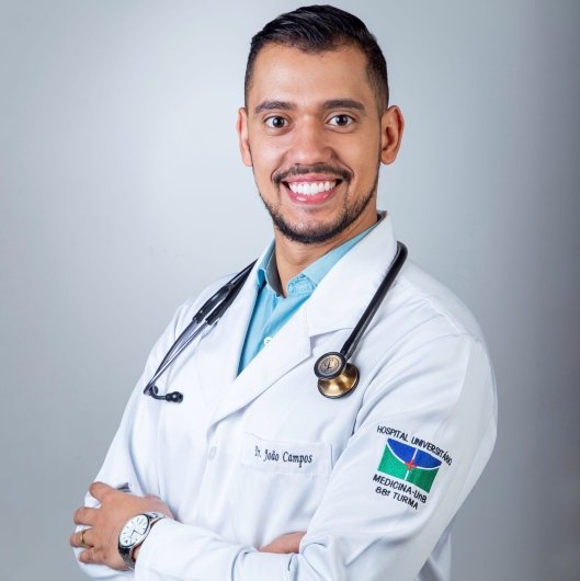 Dr. João Victor Campos de Almeida