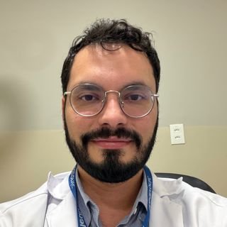 Dr. Vinícius Silveira Accurcio