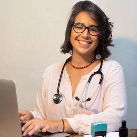 Dra. Júlia Amaral Alves