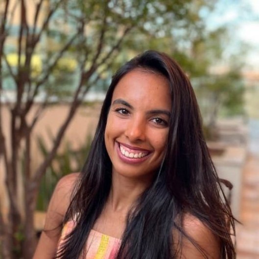 Dra. Jaqueline Dos Santos Silveira