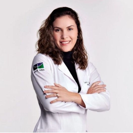 Dra. Lara Cristina R. Pereira