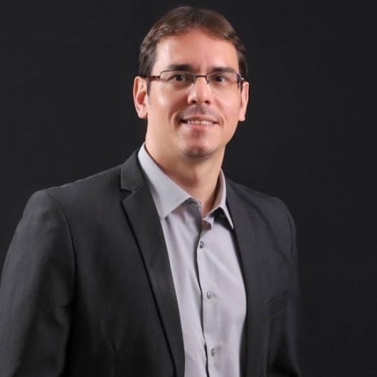 Dr. Leonardo De Moura Sousa Junior