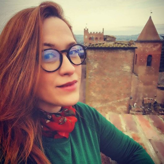 Dra. Julia Carminati Lopes