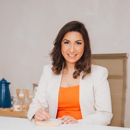 Dra. Larissa Chaves Sá