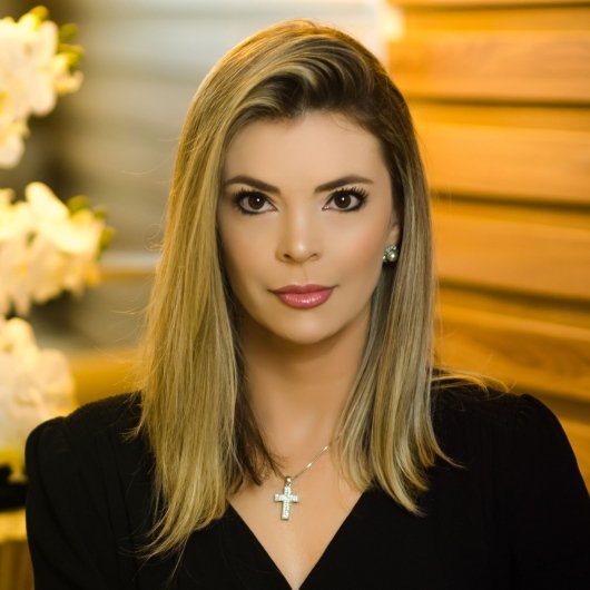 Dra. Aline Menezes