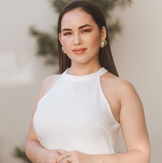 Dra. Thais Caldeira