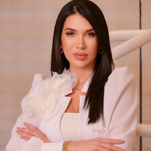 Dra. Emanuela de Lima Correa