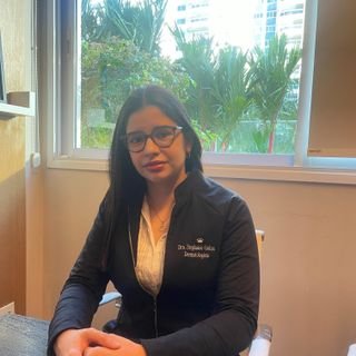Dra. Stephanie Galiza