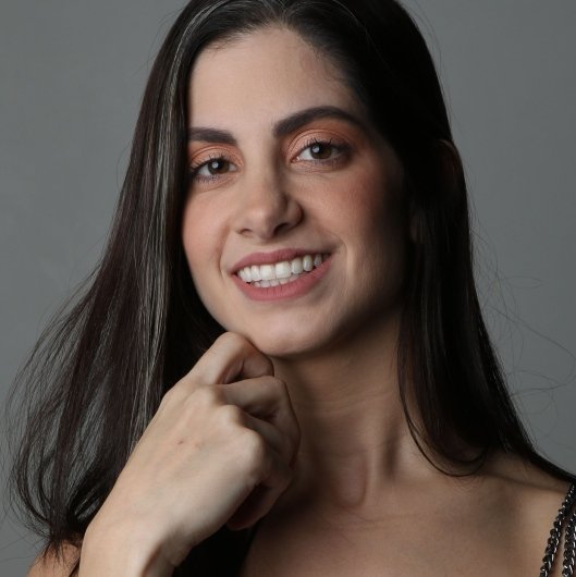 Dra. Sthéfane Catib
