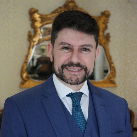 Dr. Carlos Roberto Antonio