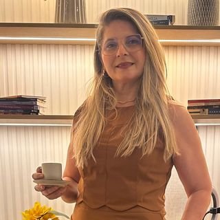 Dra. Andrea Pontes