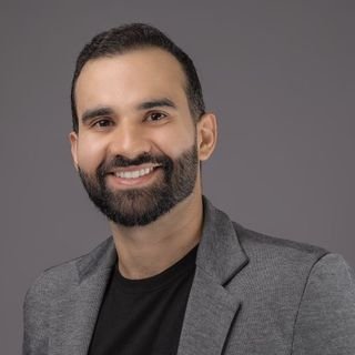 Dr. Marcus Morais