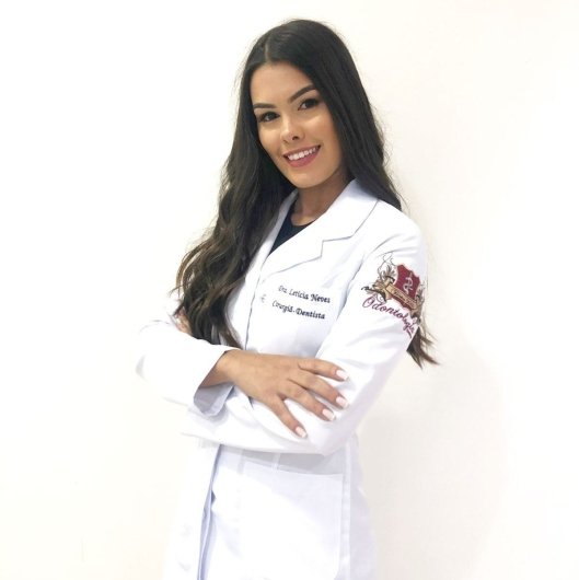 Dra. Letícia Neves Almeida
