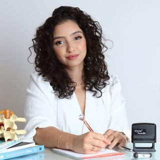 Dra. Rafaella Lelis Teixeira