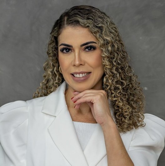 Dra. Karolline Cristina Figueiredo