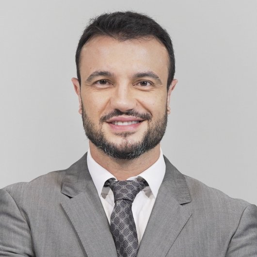 Dr. Adriano Medeiros