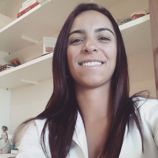 Dra. Deborah Pamplona