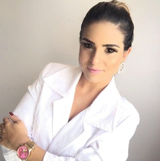 Dra. Amanda Santos Velloso