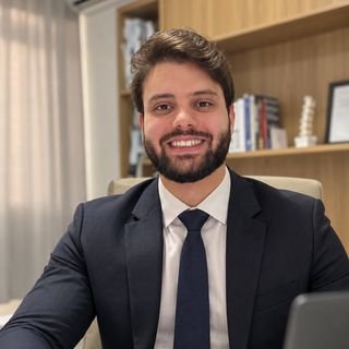 Dr. Igor Louza Pereira