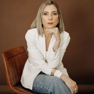 Dra. Mariana Célia de Azevedo Agostini