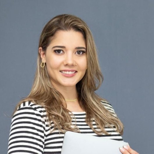 Dra. Renata Raposo