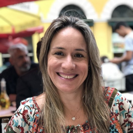 Dra. Ana Camila Flores Farah