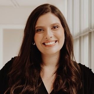 Dra. Raphaella Gomes