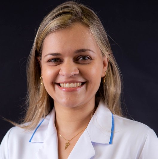 Dra. Caroline M. A. Cardoso