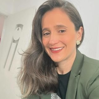 Dra. Adriana Cunha Almeida Rodrigues