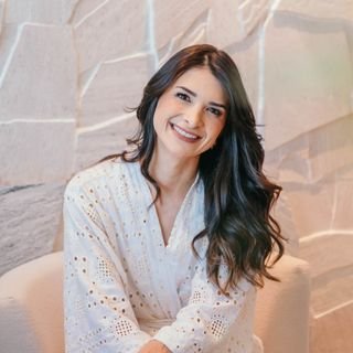 Dra. Larissa Guimarães
