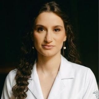 Dra. Natane Vitti Lourenço